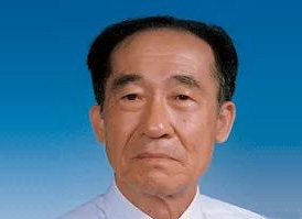他和同学们与美国政府公开斗争，并说“求学完毕就应回国”